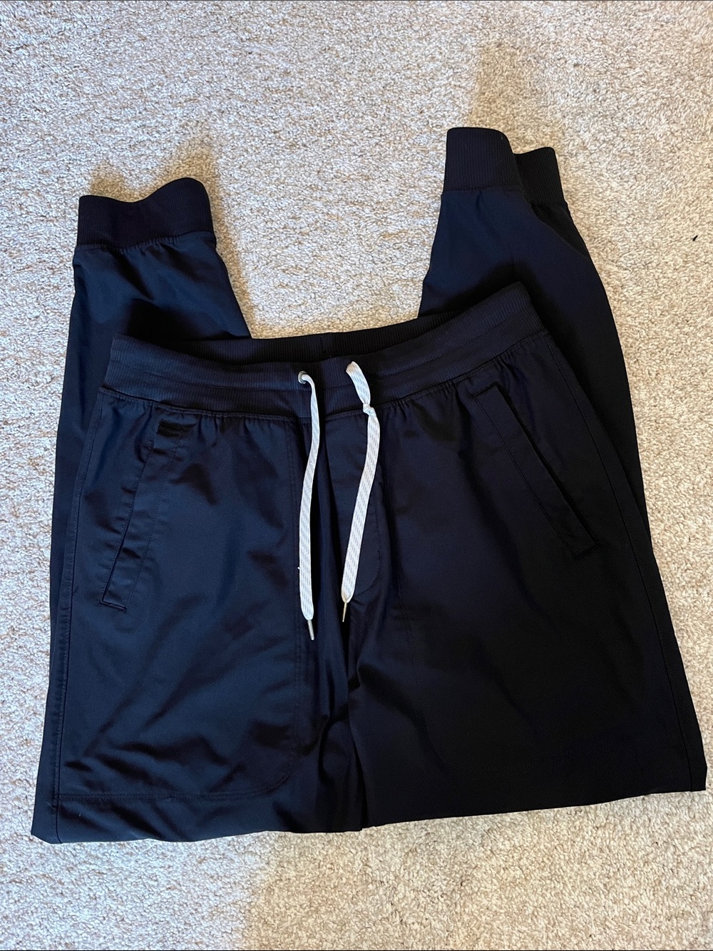 Men’s Vuori jogger pants